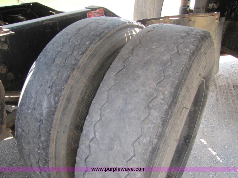 image for item 8279 1997 Volvo WIA semi truck