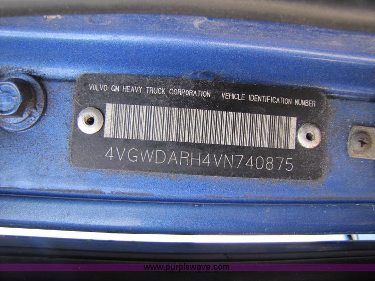 image for item 8279 1997 Volvo WIA semi truck