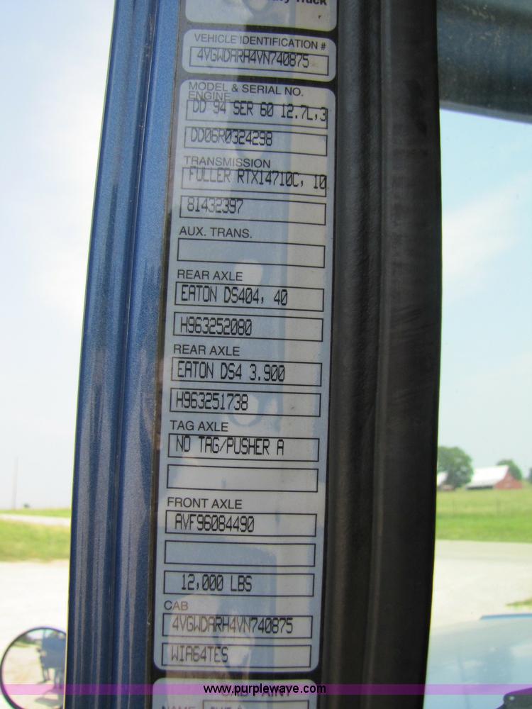 image for item 8279 1997 Volvo WIA semi truck