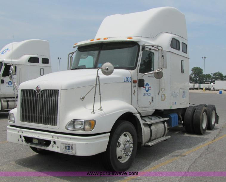 image for item 8296 2005 International 9400I semi truck