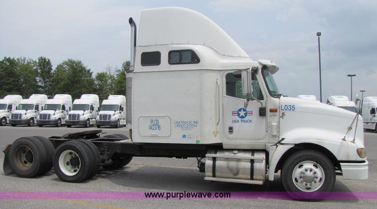 image for item 8296 2005 International 9400I semi truck