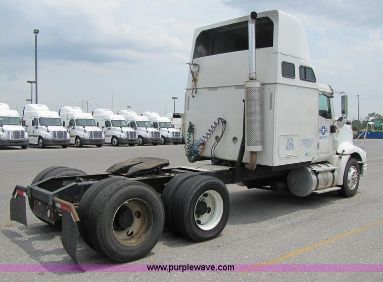 image for item 8296 2005 International 9400I semi truck