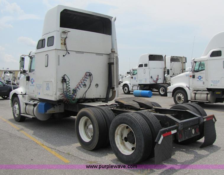 image for item 8296 2005 International 9400I semi truck