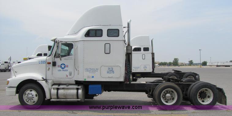 image for item 8296 2005 International 9400I semi truck