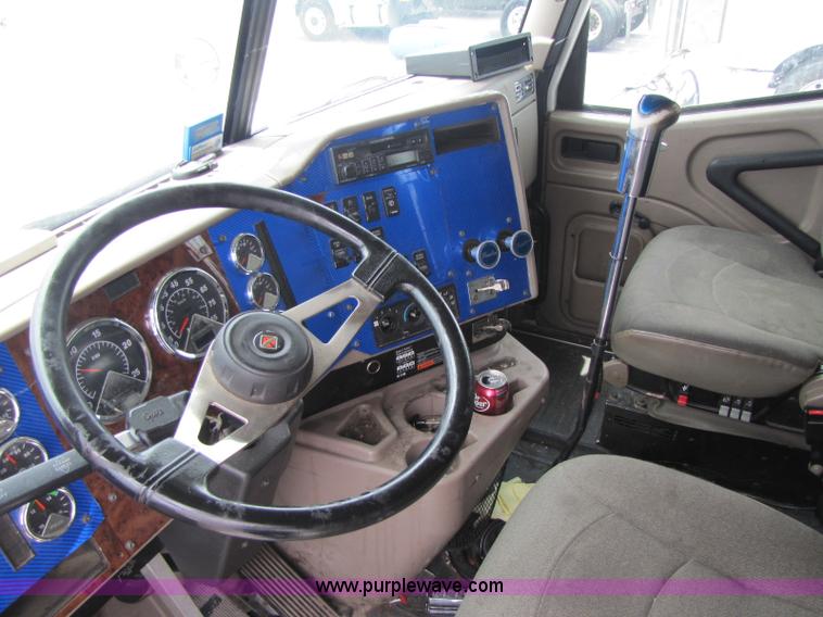 image for item 8296 2005 International 9400I semi truck