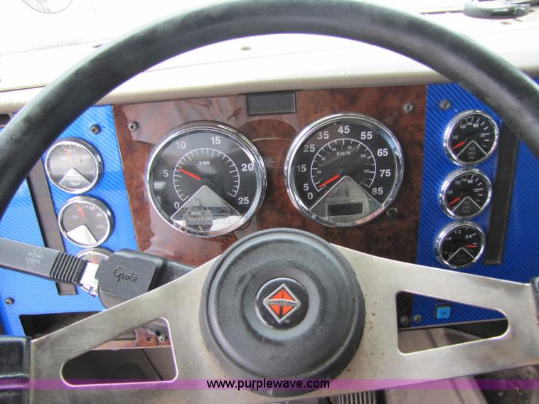 image for item 8296 2005 International 9400I semi truck