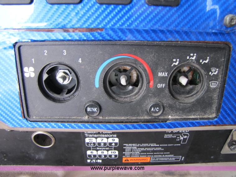 image for item 8296 2005 International 9400I semi truck