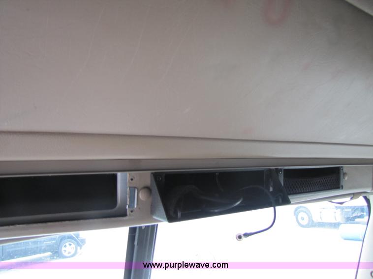 image for item 8296 2005 International 9400I semi truck