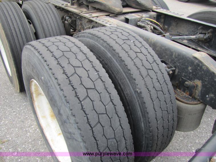 image for item 8296 2005 International 9400I semi truck