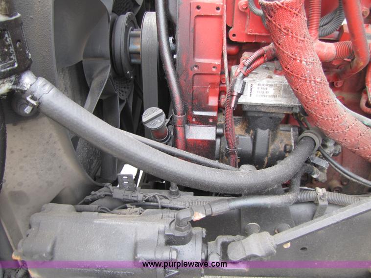 image for item 8296 2005 International 9400I semi truck