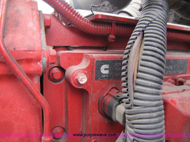 image for item 8296 2005 International 9400I semi truck