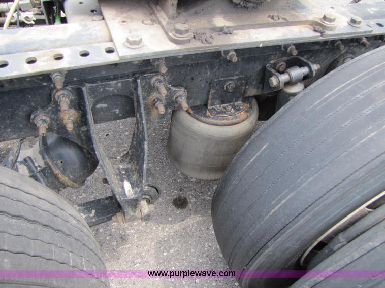 image for item 8296 2005 International 9400I semi truck