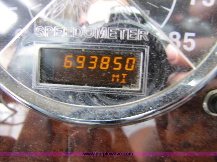 image for item 8296 2005 International 9400I semi truck