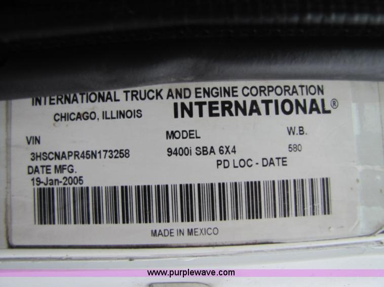 image for item 8296 2005 International 9400I semi truck
