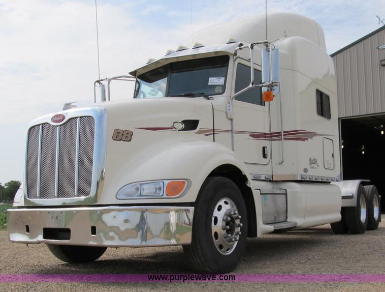 image for item A5474 2009 Peterbilt 386 semi truck