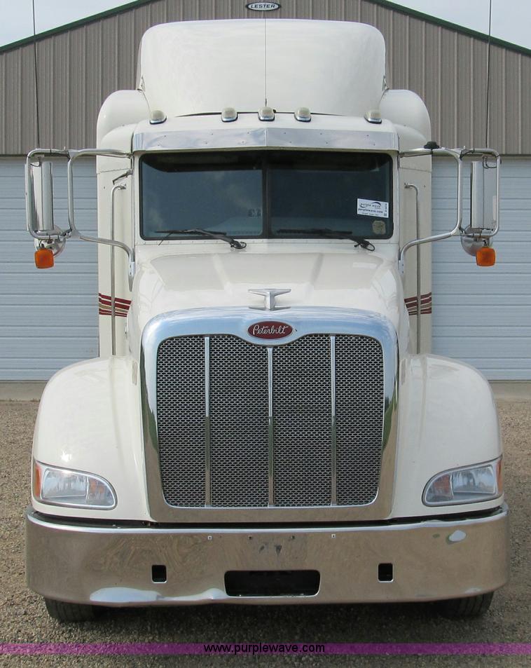 image for item A5474 2009 Peterbilt 386 semi truck