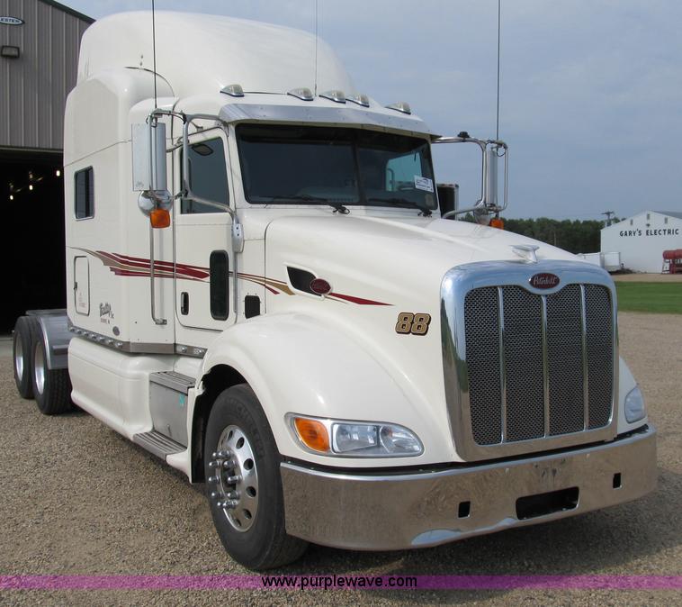 image for item A5474 2009 Peterbilt 386 semi truck