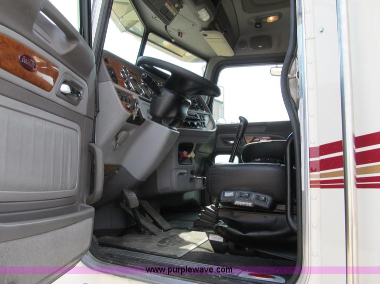 image for item A5474 2009 Peterbilt 386 semi truck