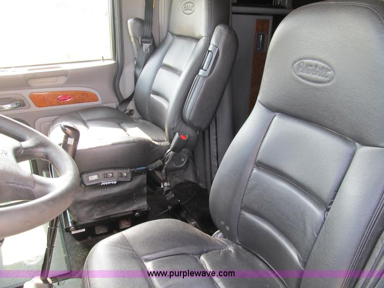 image for item A5474 2009 Peterbilt 386 semi truck