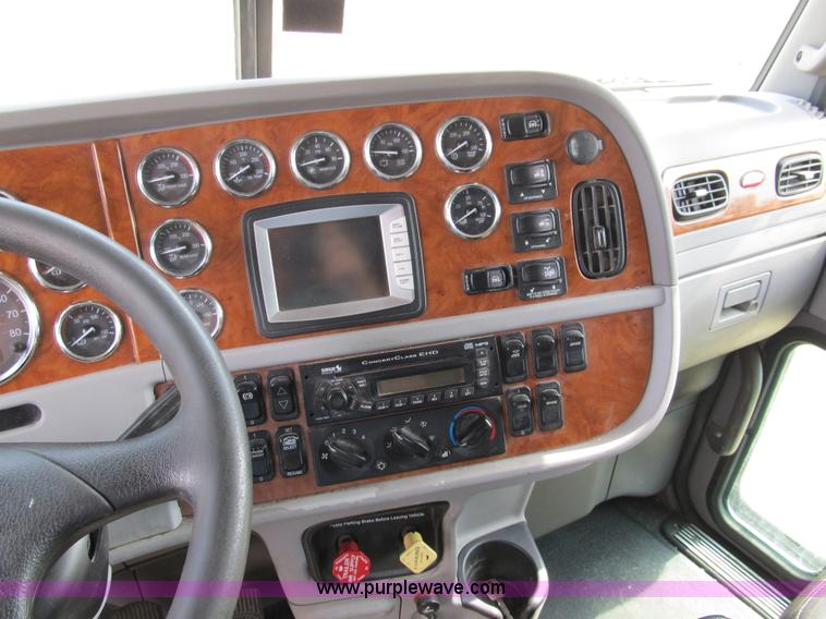 image for item A5474 2009 Peterbilt 386 semi truck