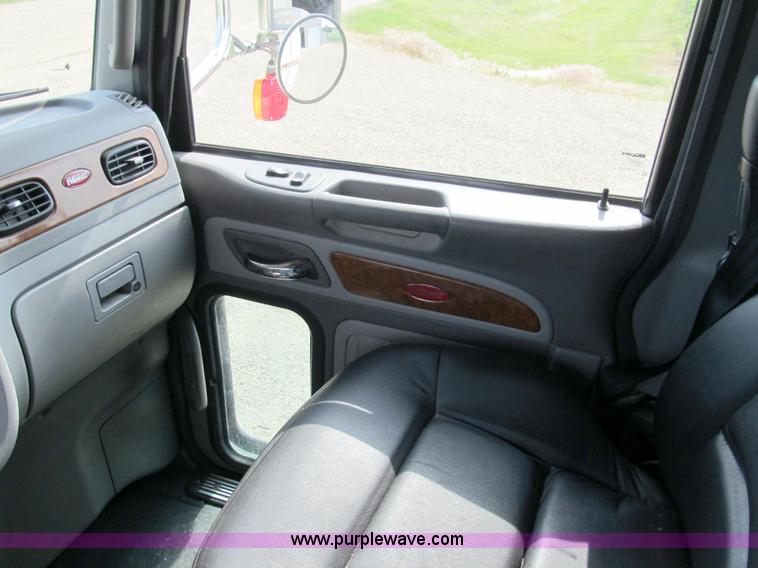 image for item A5474 2009 Peterbilt 386 semi truck