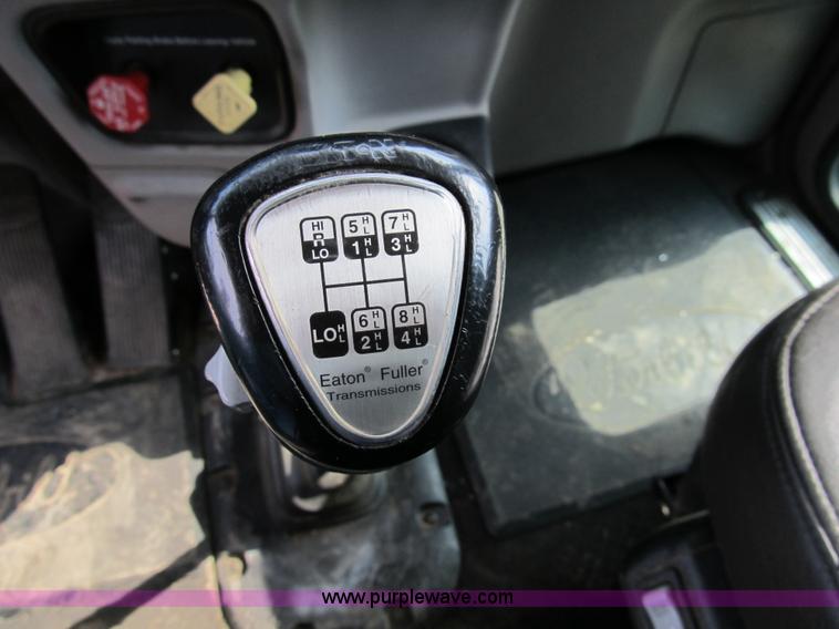 image for item A5474 2009 Peterbilt 386 semi truck