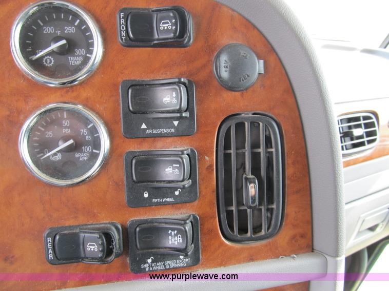 image for item A5474 2009 Peterbilt 386 semi truck