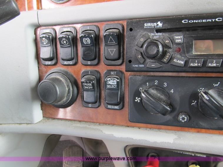 image for item A5474 2009 Peterbilt 386 semi truck