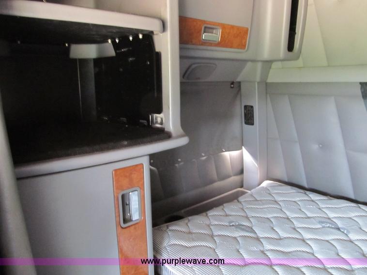 image for item A5474 2009 Peterbilt 386 semi truck