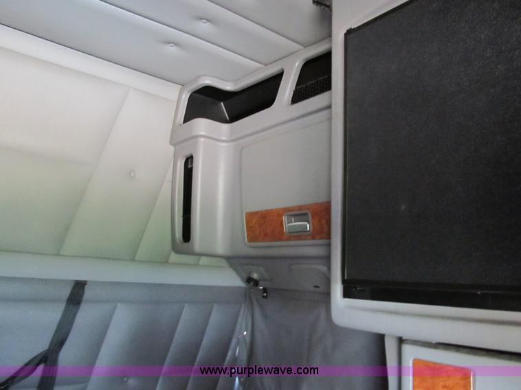 image for item A5474 2009 Peterbilt 386 semi truck