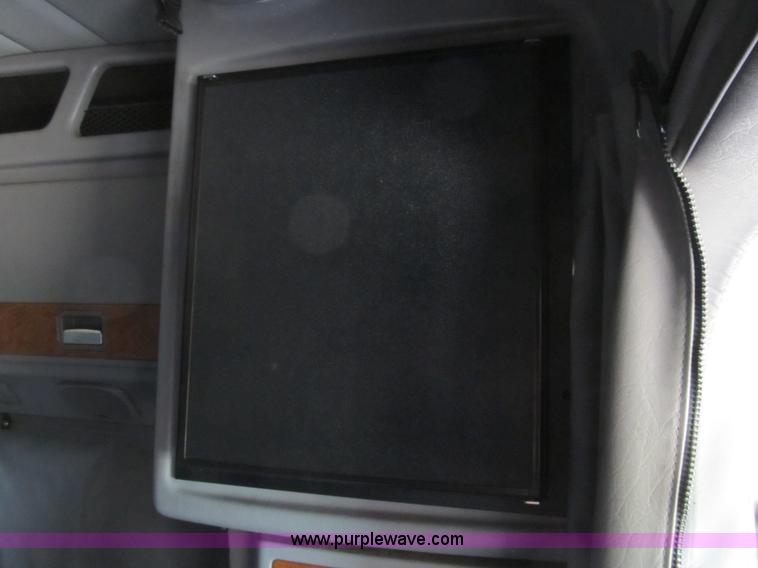 image for item A5474 2009 Peterbilt 386 semi truck