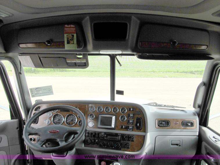 image for item A5474 2009 Peterbilt 386 semi truck