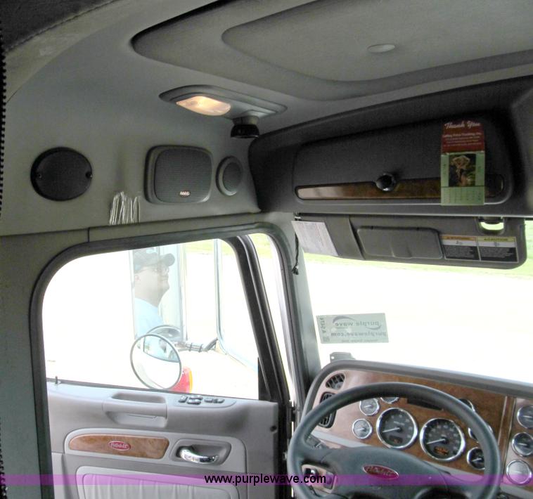 image for item A5474 2009 Peterbilt 386 semi truck