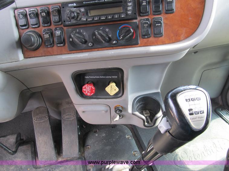 image for item A5474 2009 Peterbilt 386 semi truck