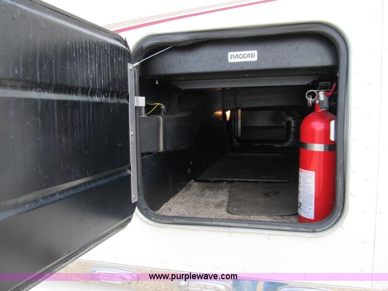 image for item A5474 2009 Peterbilt 386 semi truck