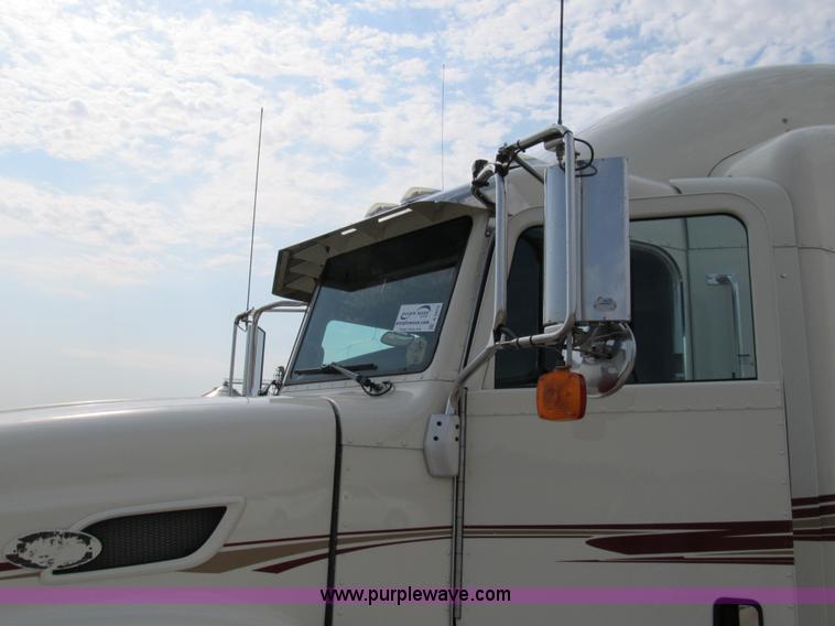 image for item A5474 2009 Peterbilt 386 semi truck