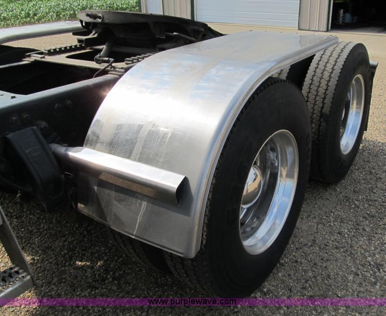 image for item A5474 2009 Peterbilt 386 semi truck