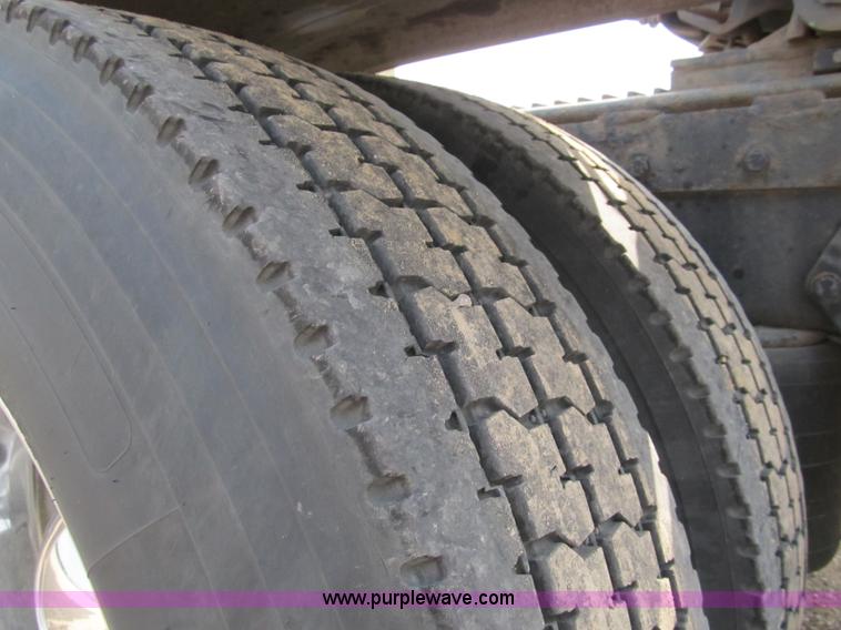 image for item A5474 2009 Peterbilt 386 semi truck