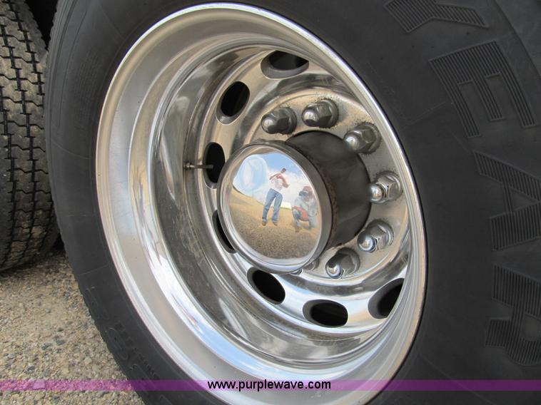 image for item A5474 2009 Peterbilt 386 semi truck