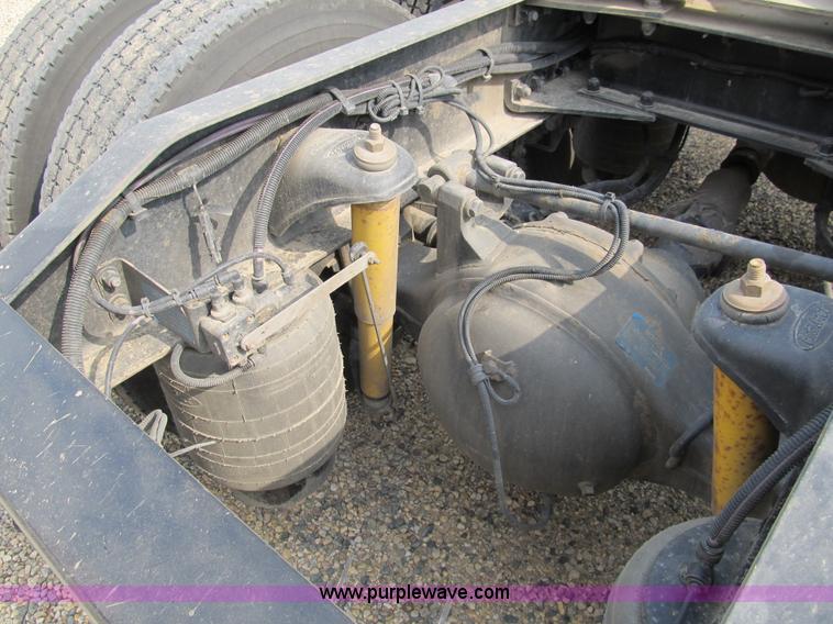 image for item A5474 2009 Peterbilt 386 semi truck