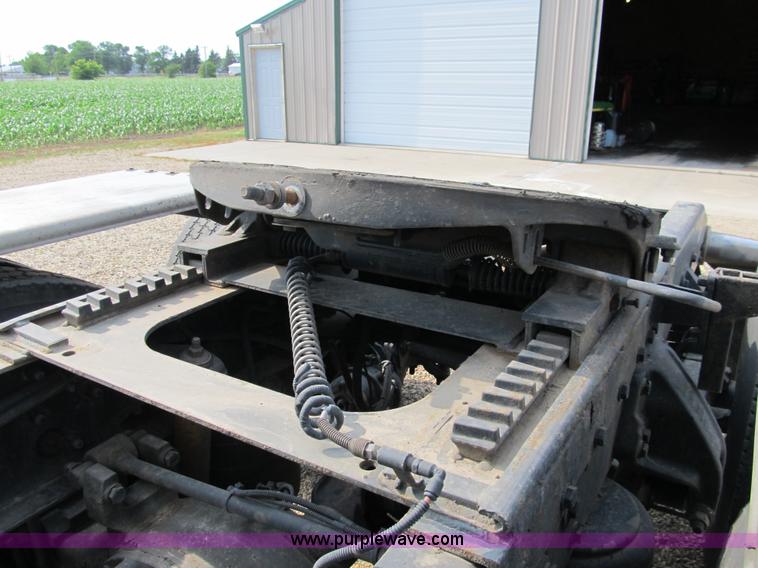 image for item A5474 2009 Peterbilt 386 semi truck