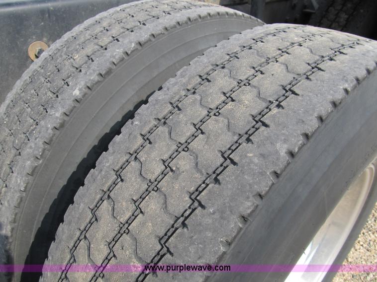 image for item A5474 2009 Peterbilt 386 semi truck