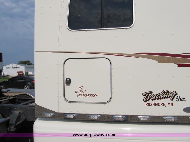 image for item A5474 2009 Peterbilt 386 semi truck