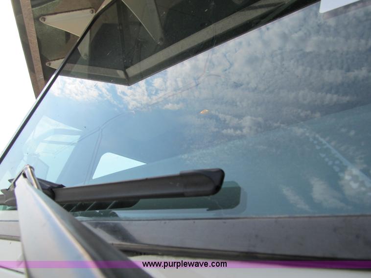 image for item A5474 2009 Peterbilt 386 semi truck