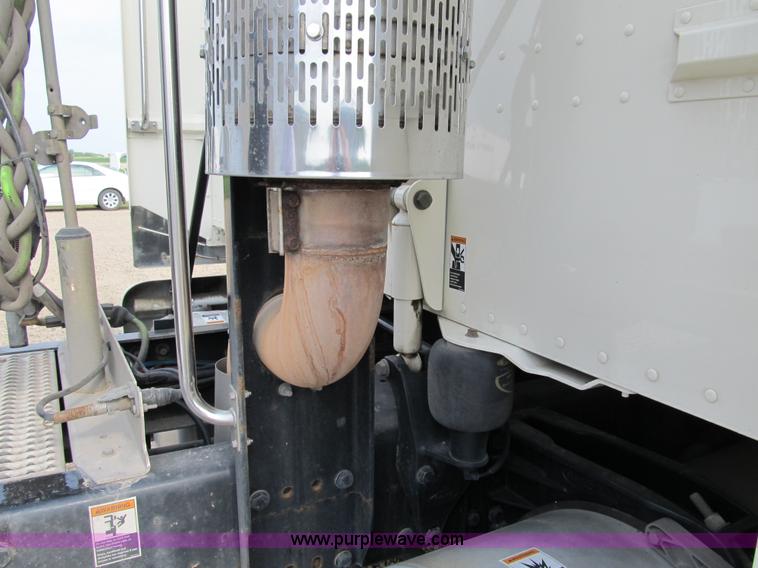 image for item A5474 2009 Peterbilt 386 semi truck