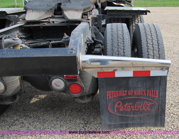 image for item A5474 2009 Peterbilt 386 semi truck