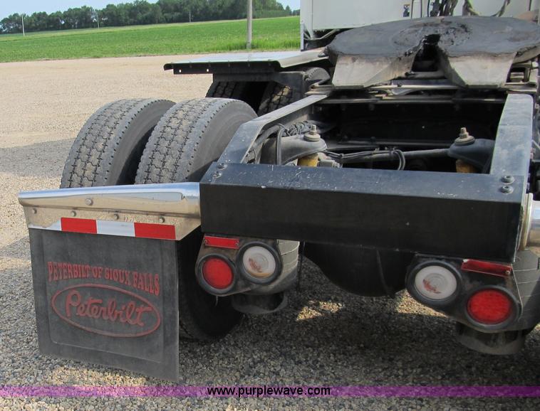 image for item A5474 2009 Peterbilt 386 semi truck