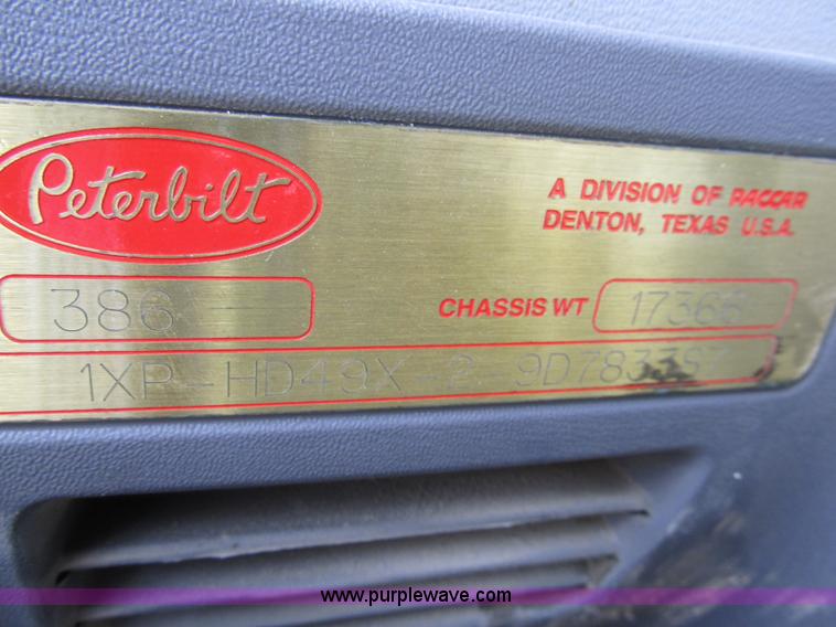 image for item A5474 2009 Peterbilt 386 semi truck