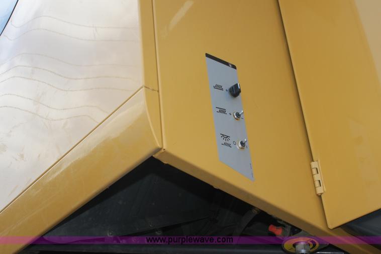 image for item A2010 2006 Lexion 585R RWA combine