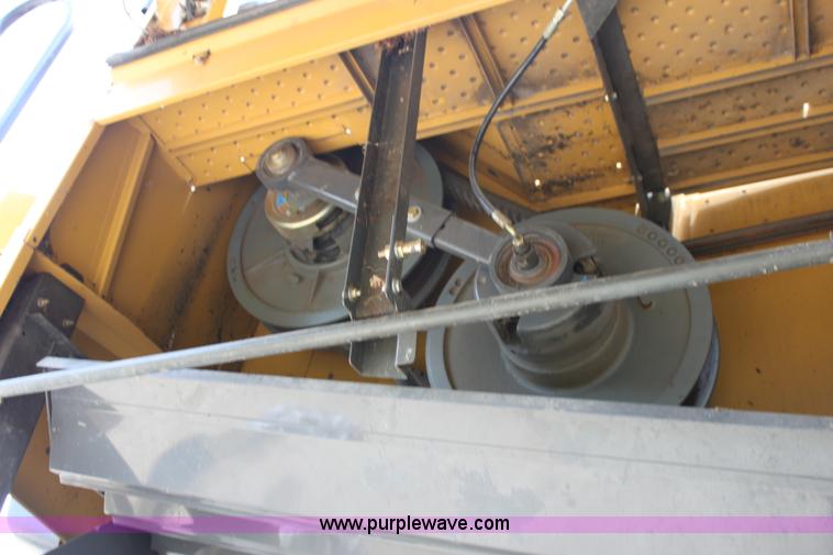 image for item A2010 2006 Lexion 585R RWA combine